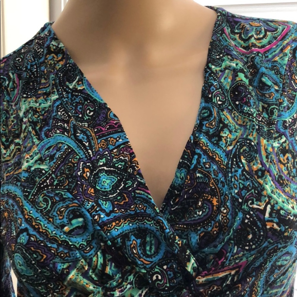 Multi Color Flattering Top - Picture 3 of 4